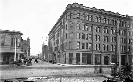 Bradbury Building in 1894, then anchoring the southwestern end of the business district[75]