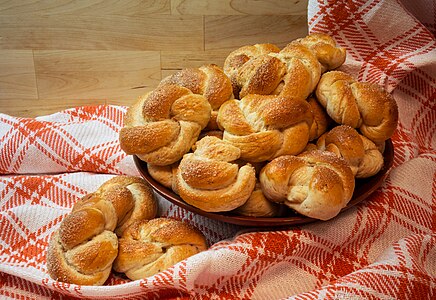 Cardamom buns