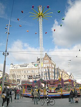 Een Starflyer op de kermis op de Dam in Amsterdam.