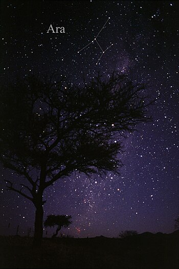 Altar vist en el cel nocturn