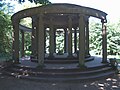 Das 1937 errichtete Mausoleum der Familie Fischer (westlich der Gülzower Kirche).