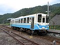 Un autorail en gare d'Ekawasaki.