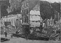 Une rue de Dinant photographiée en mars 1915. Seule une maison reste debout, toutes les autres sont effondrées