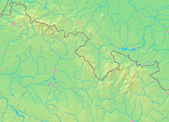 Mapa konturowa Sudetów, u góry znajduje się czarny trójkącik z opisem „Klin”