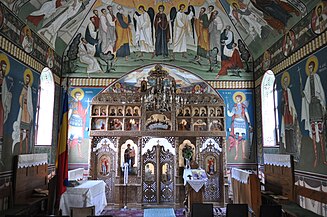 Biserica ortodoxă „Sfântul Ierarh Nicolae” (nava spre iconostas)