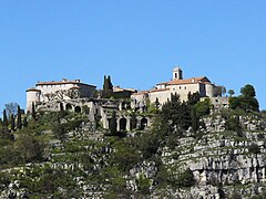 Vue du village de Gourdon en Mai 2004.