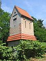 en: former transformer building, used for birds’s nest / de: ehemaliges Trafohaus, genutzt als Nisthilfe für Mauerbrüter, Fledermäuse ...