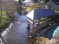 Le Noireau et le lavoir dans le bourg.