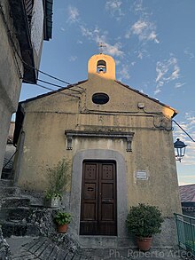 La facciata della Chiesa di San Leonardo a Castelluccio Superiore, luogo di culto dedicato alla Madonna delle Grazie. Ph. Roberto Arleo