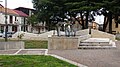 Fontana moderna in piazza Alessandro Monteleone