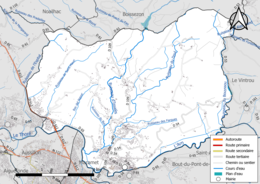 Carte en couleur présentant le réseau hydrographique de la commune