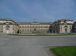 Maharlikang Villa (Italian: Villa Reale)