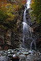 鍋割山の南、四十八瀬川支流のミズヒ沢にかかるミズヒ大滝。