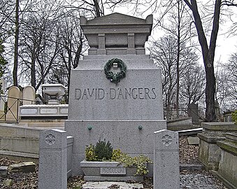 Tomba di David d'Angers - Père Lachaise Cemetery