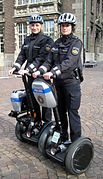 Policiers en gyropode.