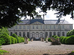 Façade arrière du palais et son jardin.