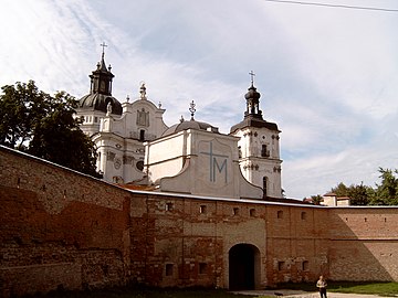 Центральний вхід.