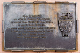 Plaque commémorative de la libération de Paris, apposée au troisième étage de la tour Eiffel.