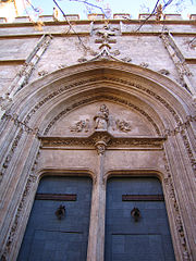 Porta de la Llotja de la seda.