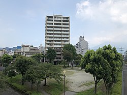 長田陸橋から上本町を望む