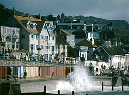 Photo. Maisons sur digue à marée haute