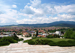 從Apriltsi Memorial Complex（英语：Apriltsi Memorial Complex）俯瞰帕納久里什泰