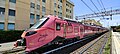 L'ETR.104.078 con la livrea dedicata al Giro d'Italia in sosta alla stazione di Sestri Levante.