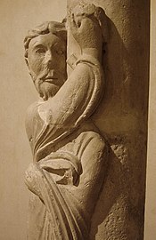 Statue colonne du cloître.