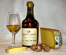 Vin jaune, comté et noix.