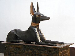 « Anubis sur ses secrets », coffre du roi Toutânkhamon.