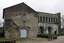 Temple protestant aménagé dans la tour.