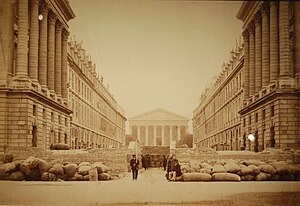 Barricade située à l'angle de la rue Royale et de la place de la Concorde.