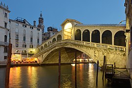 Ponte di Rialto (Venice) at night