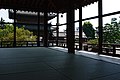 大通寺 本堂から山門を望む