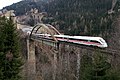 Triebzug 4011 als ÖBB-EuroCity 562 auf der Trisannabrücke