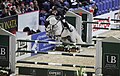 World cup competition at the 2011 Helsinki Horse Showにて、ウマの Untouchableとドイツ人騎手Daniel Deußerが見せた見事なジャンプ