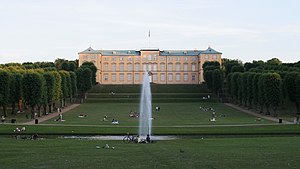 Frederiksberg Palace dilihat dari Taman Frederiksberg