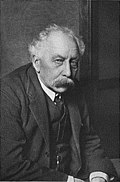 Black-and-white photographic portrait of William Bateson