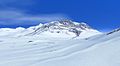 Une montagne enneigée, paysage basique réalisé en quelques clics.