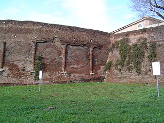 Amphitheatrum Castrense joining the Aurelian Wall