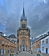 Torre frontal da Catedral.