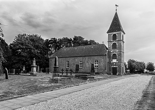 Die ev.-ref. Kirche von Landschaftspolder einschiffiger Ziegelbau mit geradem Chorschluss, erbaut 1768; Außenwände erneuert. Westturm mit rundbogigen Schallöffnungen, durch Gesimse gegliedert. 1829;