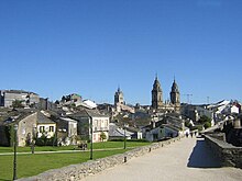 Muralla Catedral Lugo.jpg