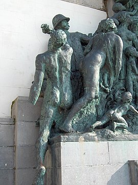 Main sciée (à gauche) sur le monument Léopold II à Ostende, en 2004.