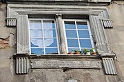 Hôtel Delpech, fenêtres avec citations de la Bible en latin.