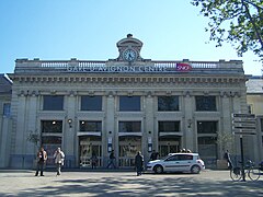 Facciata della stazione di Avignone