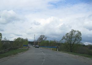 Село Дертка. Міст через річку річка Устя