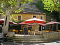 La piazza centrale di Bonnieux