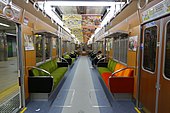 9000形に準じた更新車の車内