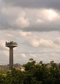 La tour Reyers, support des relais de la RTBF et de la VRT, Boulevard Reyers